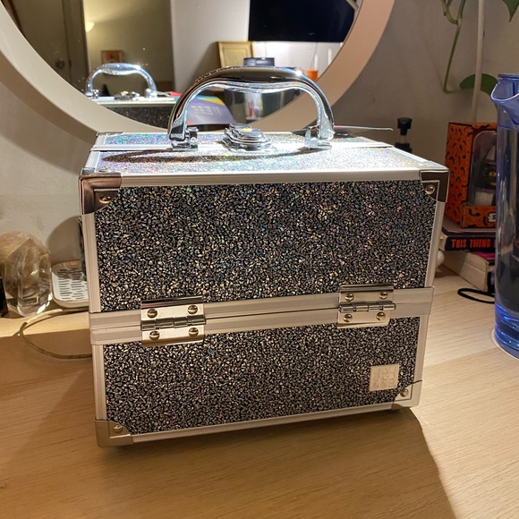 Caboodles Adored Pebble Holographic Train Case - Picture 2 of 9